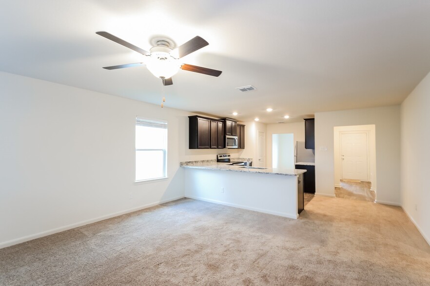 Building Photo - 7306 Lazy Cyn