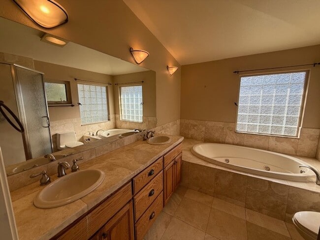 Building Photo - Massive 5-bedroom home in the El Sobrante / Greenbriar Neighborhood