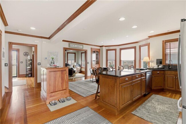 Building Photo - 23 Clinton St