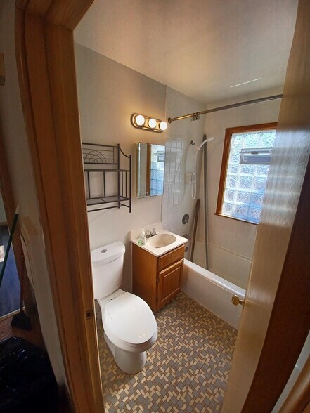 Building Photo - 7936 W Becher St