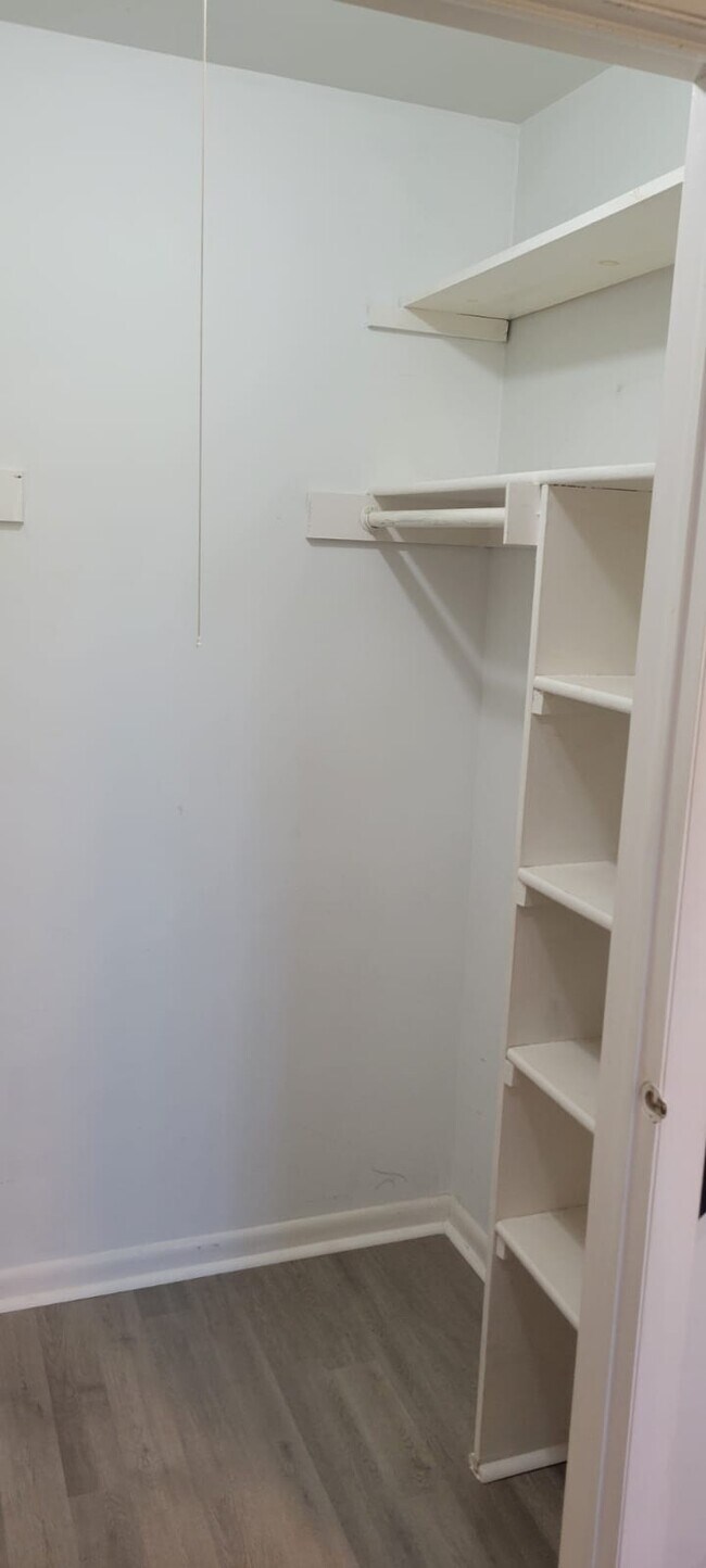 Building Photo - 1811 Ravens Crest Dr