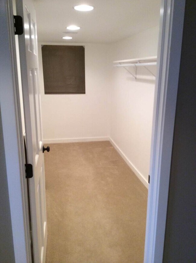 Building Photo - Beautifully Remodeled 1 Bedroom / 1 Bath Unit in the Heart of Old Town Fort Collins! Water/Sewer ...