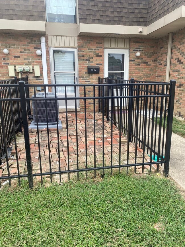 Building Photo - 7376 Countrybrook Dr