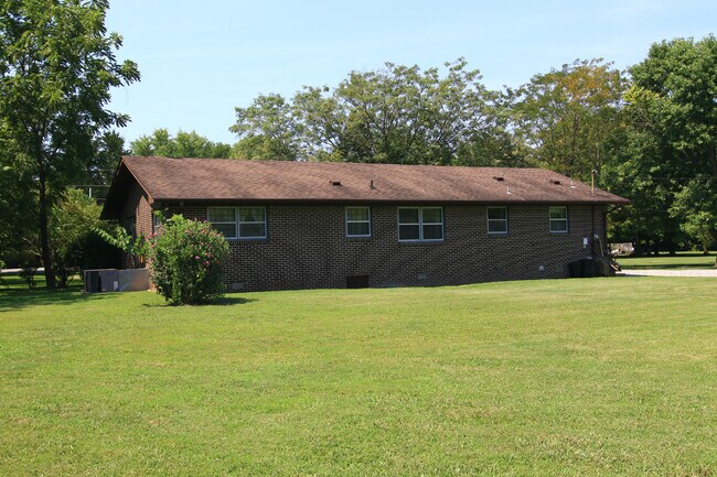 Building Photo - 706 Cathy Ct