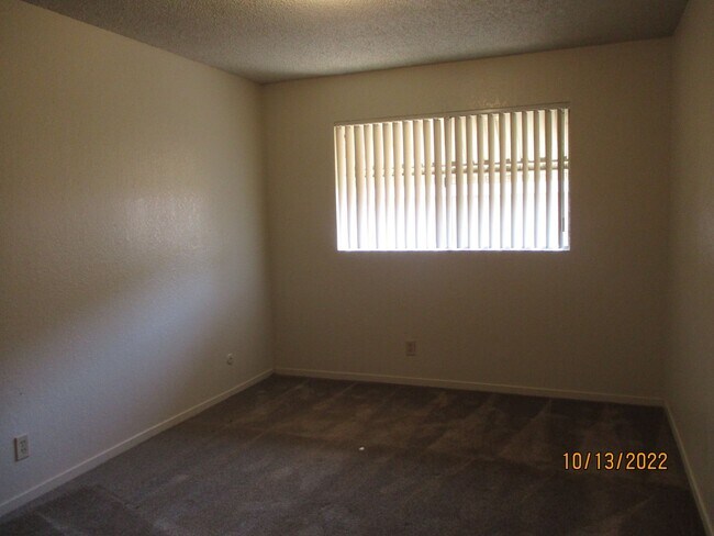 Building Photo - 3140