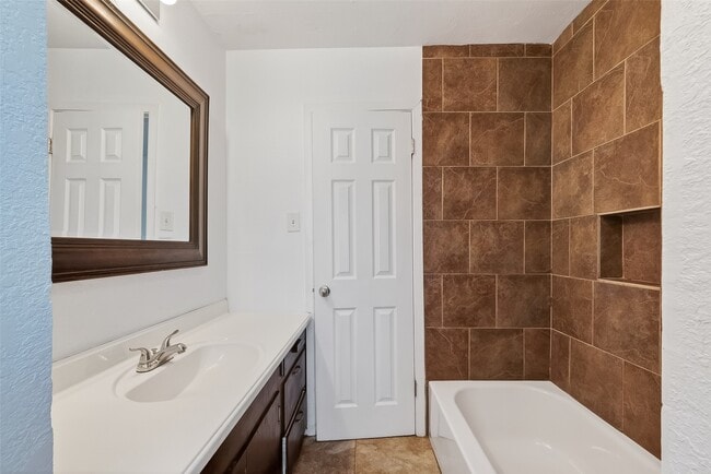 Building Photo - 703 Coryell St