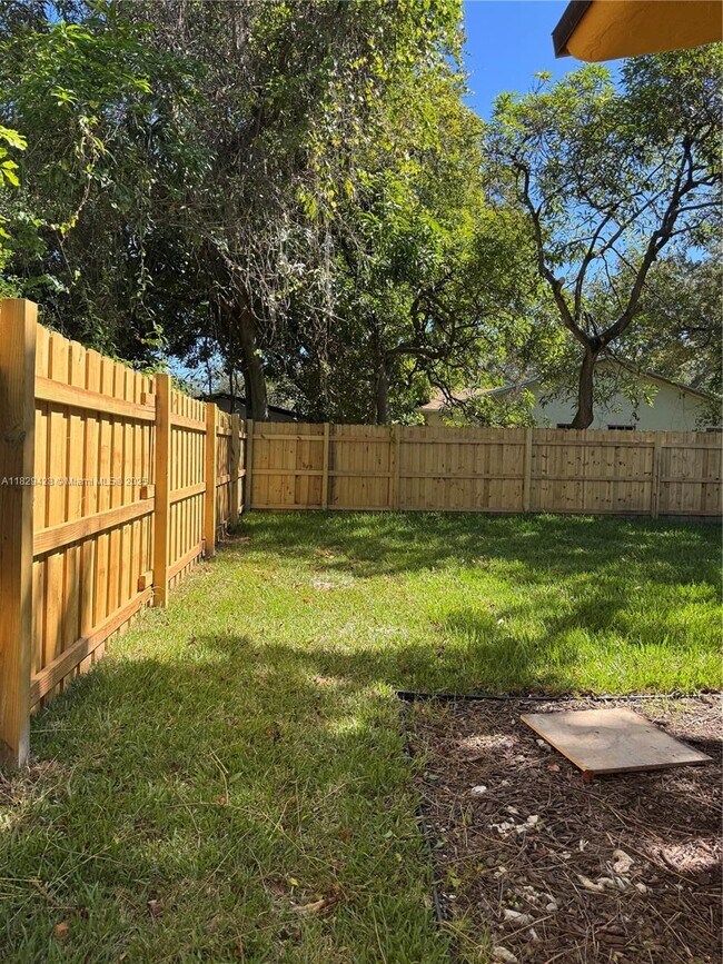 Building Photo - 522 NW 13th Ave