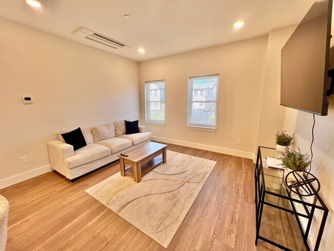 Building Photo - 20 Woburn St