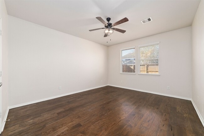 Building Photo - 1190 Stallion Ridge