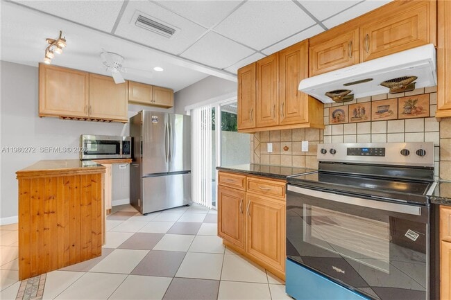 Building Photo - 12145 Begonia Way