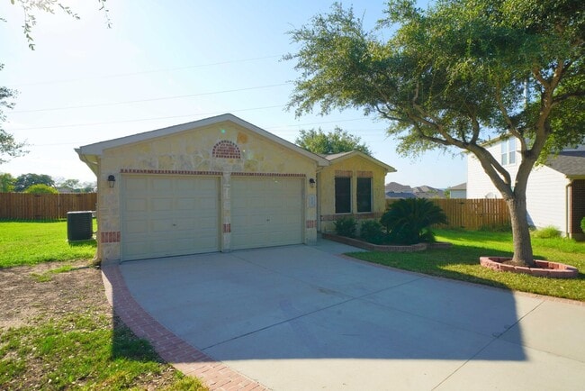 Building Photo - Immaculately upgraded and maintained home now available in Cibolo! Realtor Commission: $550