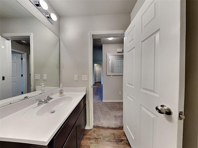 Building Photo - 2033 W Hunters Springs Way