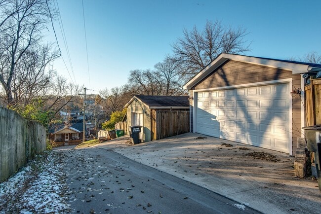Building Photo - 1504 Fatherland St