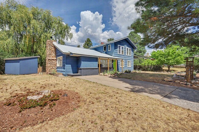 Building Photo - 305 Mesa Dr