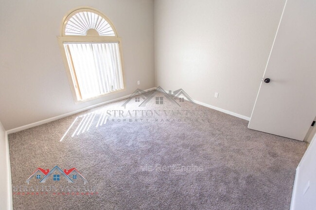 Building Photo - 10610 S 48th St