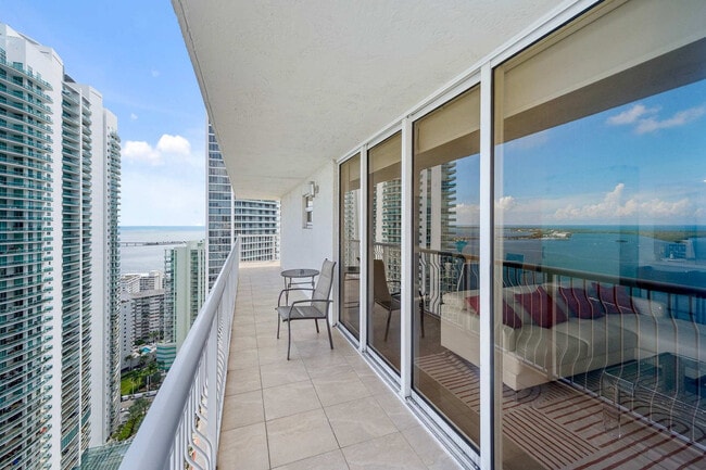 Building Photo - 1200 Brickell Bay Dr