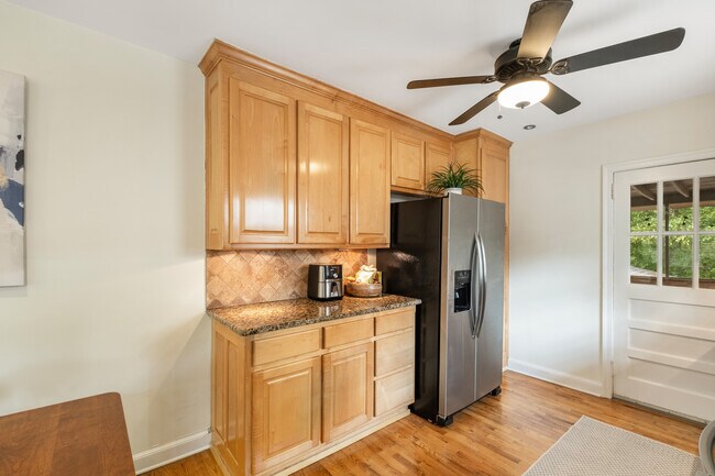 Building Photo - 746 Amsterdam Ave NE