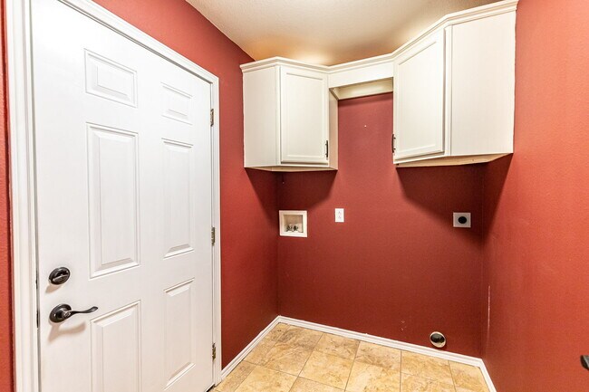Building Photo - Cute 3 bedroom 2 bath in Frenship School District