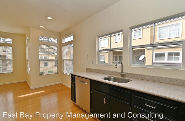 Building Photo - 3 br, 2.5 bath House - 3574 Fitzsimmons Cmn