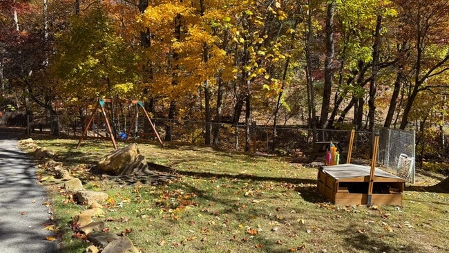 Building Photo - 1081 Cove Rd