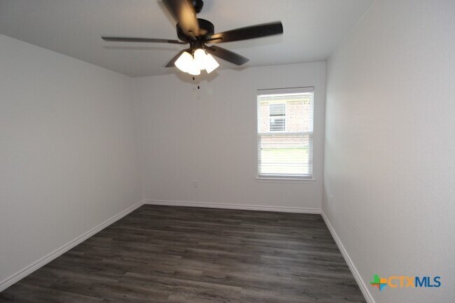 Building Photo - 118 Wind Ridge Dr