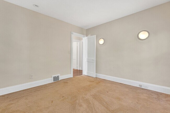 Building Photo - 3250 Berkshire Rd