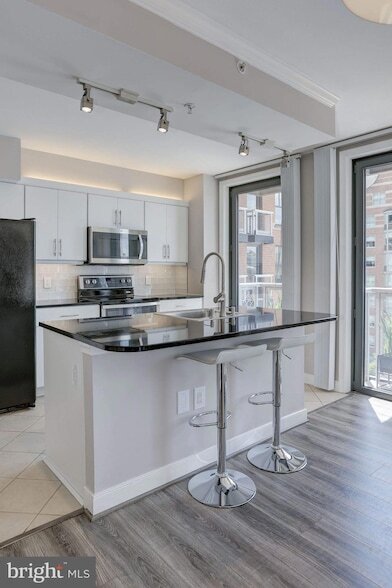 Building Photo - 616 E Street NW Unit 718