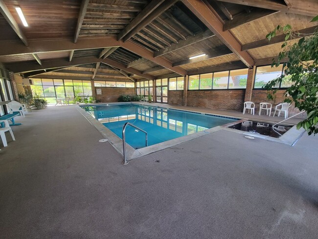 Building Photo - Newly Remodeled 1bed/1bath condo in Stonegate Community in Gunbarrel