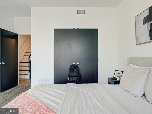 Building Photo - 1931 Colonial St