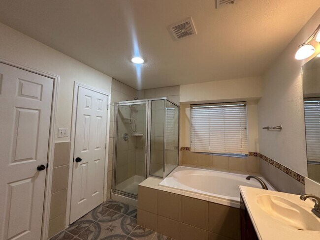 Building Photo - 12360 Hart Crest