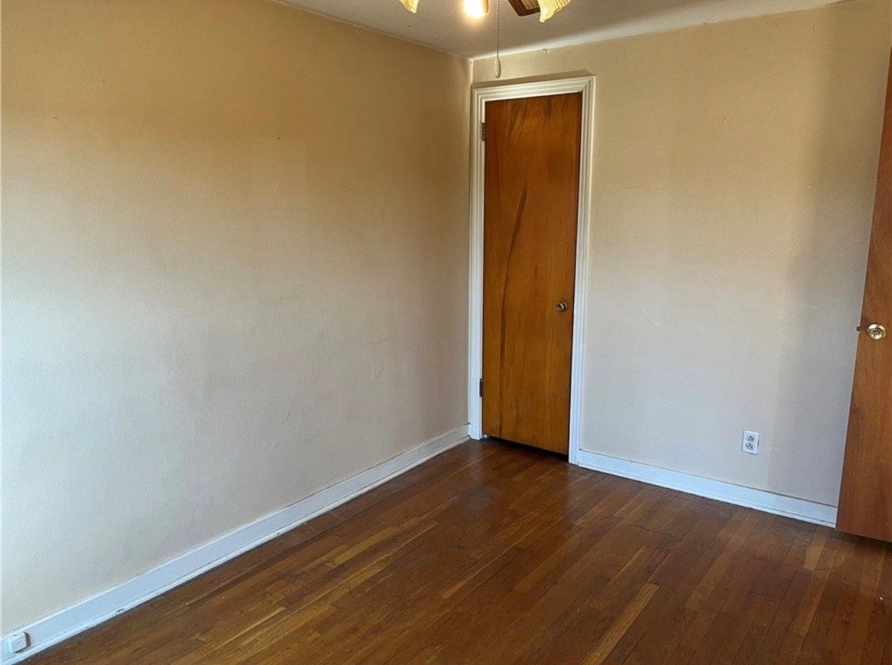 Building Photo - 135 Greenbriar Dr