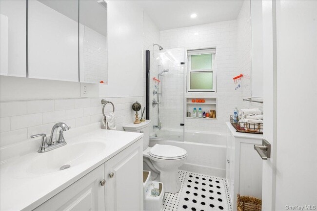 Building Photo - 25 Van Duzen Pl