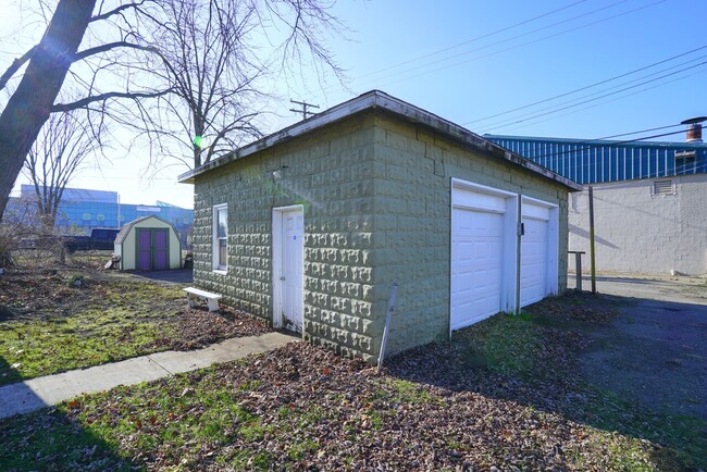 Building Photo - 117 St Louis