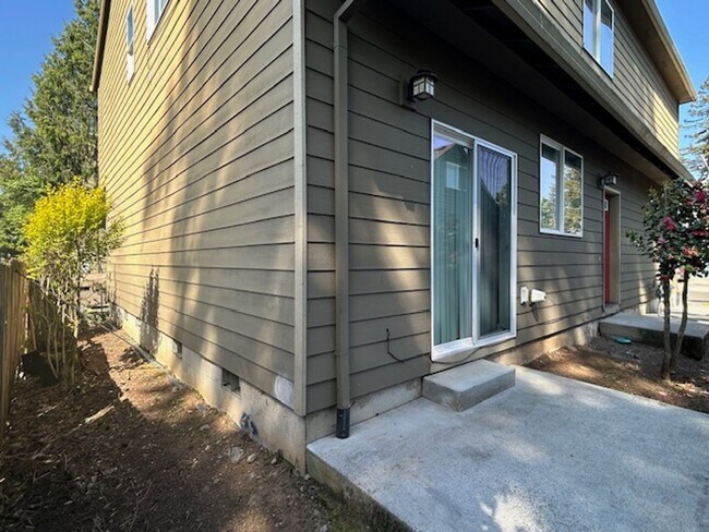 Building Photo - 3745-3749 SE 127th Place