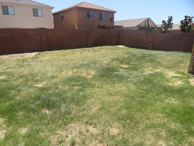 Building Photo - HOUSE FOR RENT