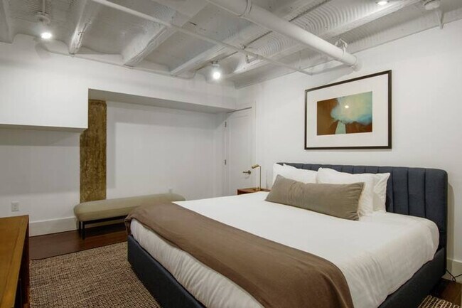 Building Photo - 822 Howard Ave