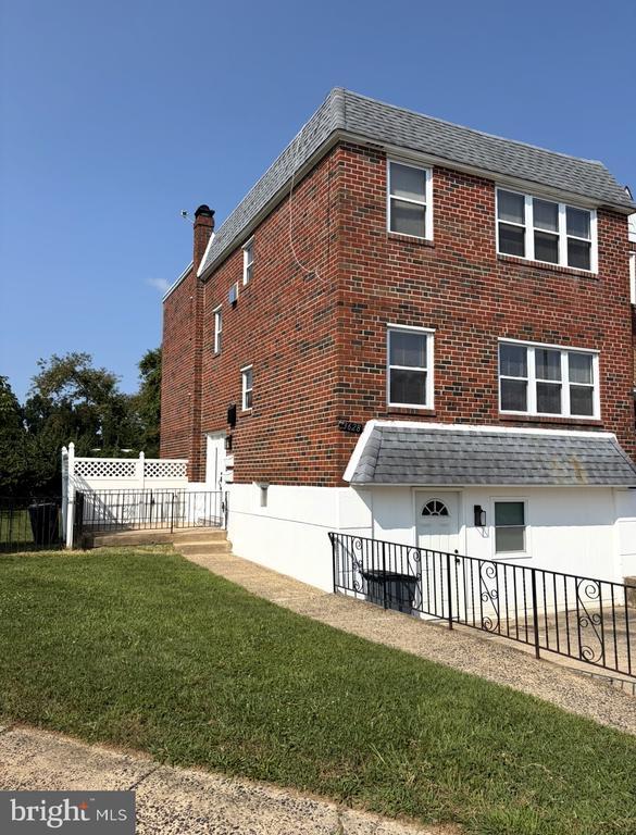 Building Photo - 3628 Genesee Dr