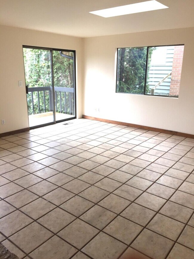 Building Photo - 4 bedroom in Seattle WA 98125