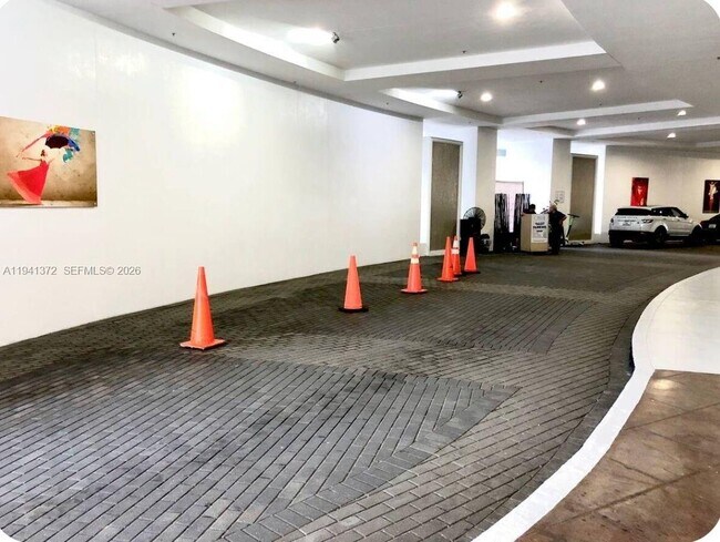 Building Photo - 1750 N Bayshore Dr