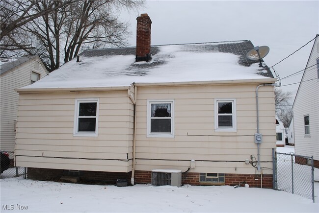 Building Photo - 24850 Zeman Ave