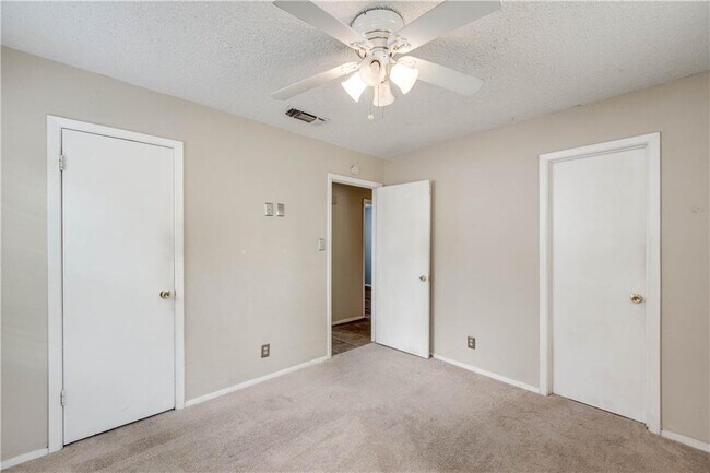 Building Photo - 1101 S Trace Dr