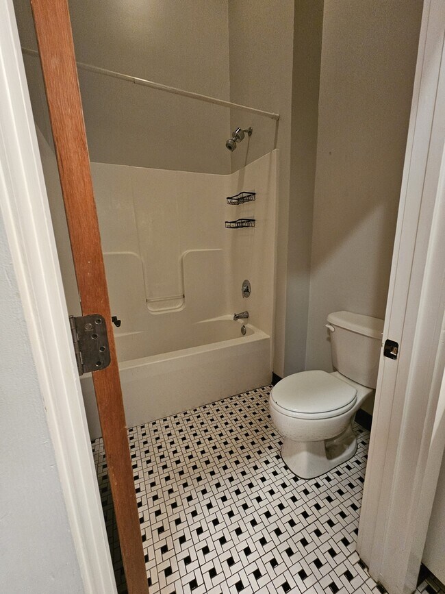 Building Photo - 1417 Market St