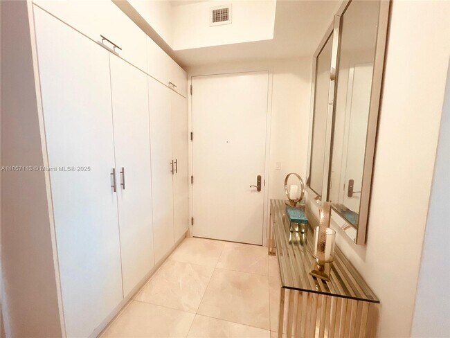 Building Photo - 16001 Collins Ave