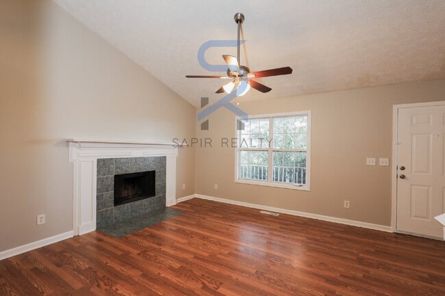 Building Photo - Move in before November 15th and get $100 ...