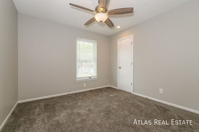 Building Photo - $500 off Move-In Costs and 4 WEEKS FREE RE...