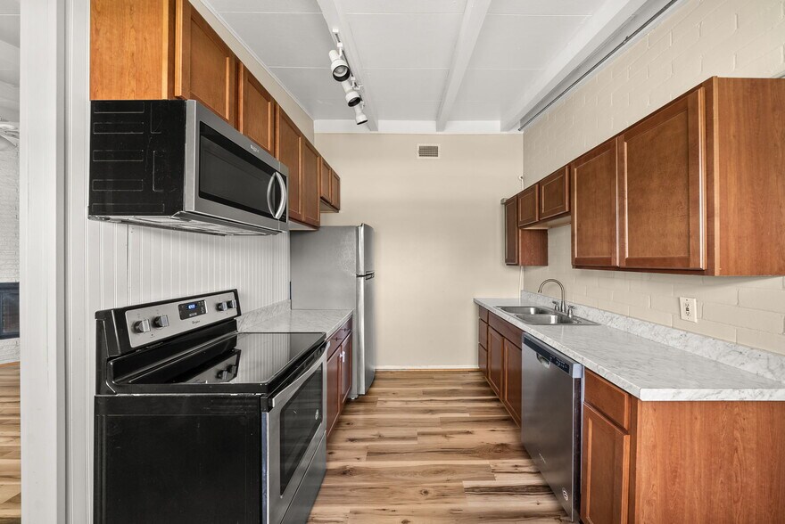 Building Photo - 1211 Friendship Ave