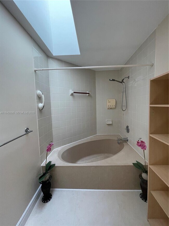 Building Photo - 10290 SW 139th Ct