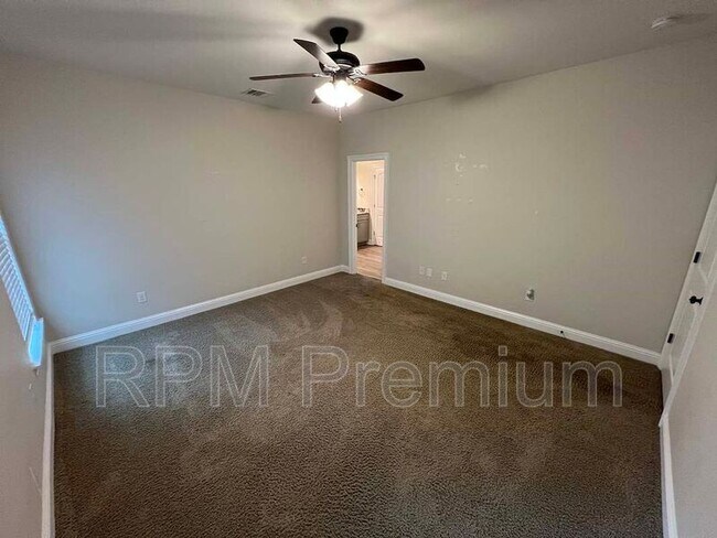 Building Photo - 6212 Lake Edge Dr
