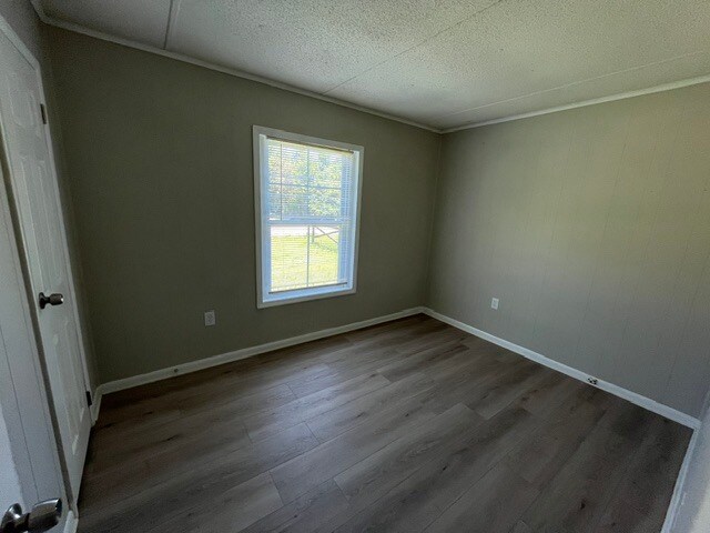 Building Photo - 2830 Village Green Dr
