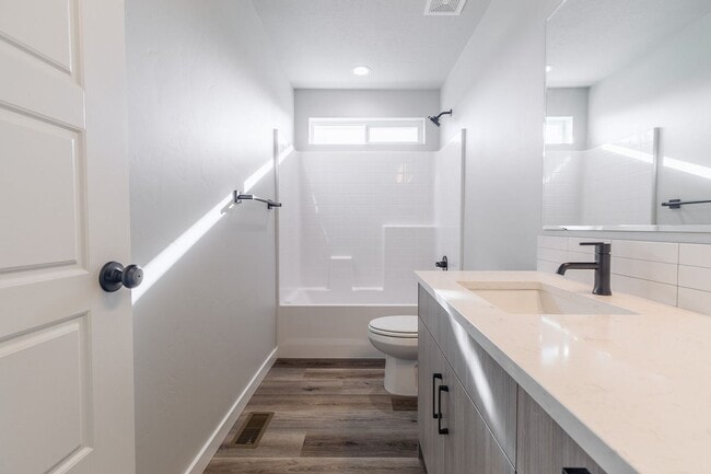 Building Photo - New 4 Bed 2.5 Bath House in Star